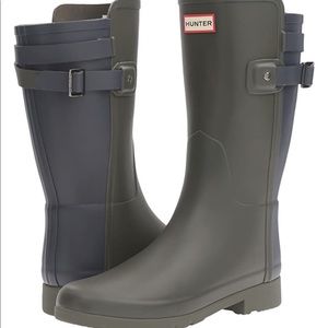 Size 8 olive green and navy hunter boots